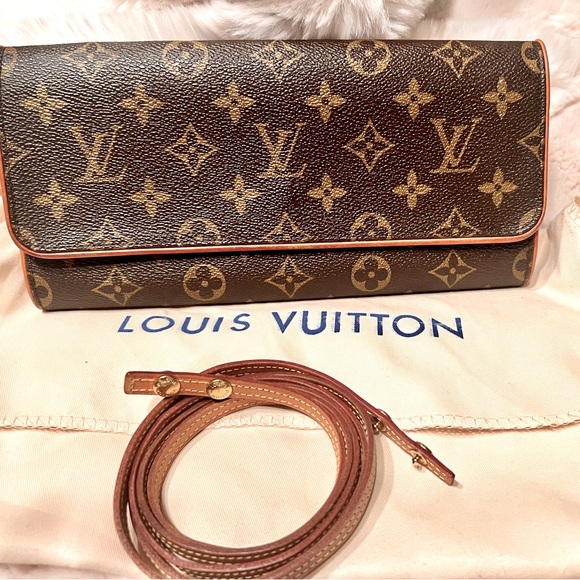 LOUIE VUITTON Monogram Pochette Twin GM - Picture 11 of 11